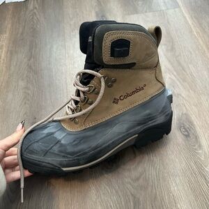 Columbia women’s Tan and Black Rain Boots